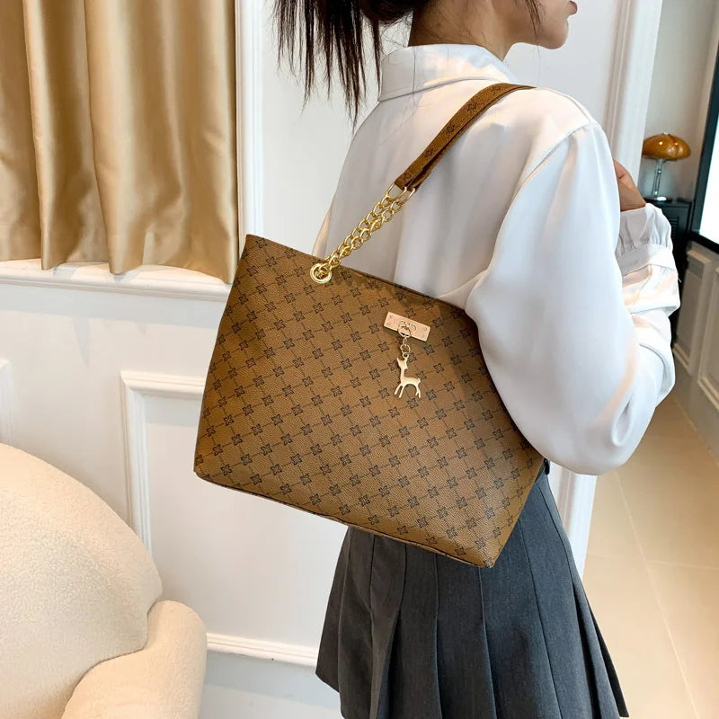 Soft Leather Large Capacity Tote Bag for Women – Textured Shoulder Handbag with Charm Accessory