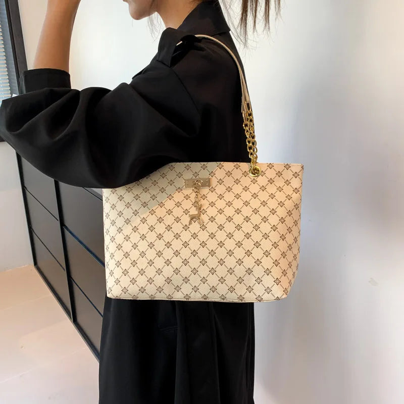 Soft Leather Large Capacity Tote Bag for Women – Textured Shoulder Handbag with Charm Accessory