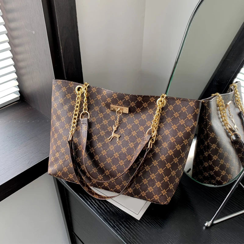Soft Leather Large Capacity Tote Bag for Women – Textured Shoulder Handbag with Charm Accessory