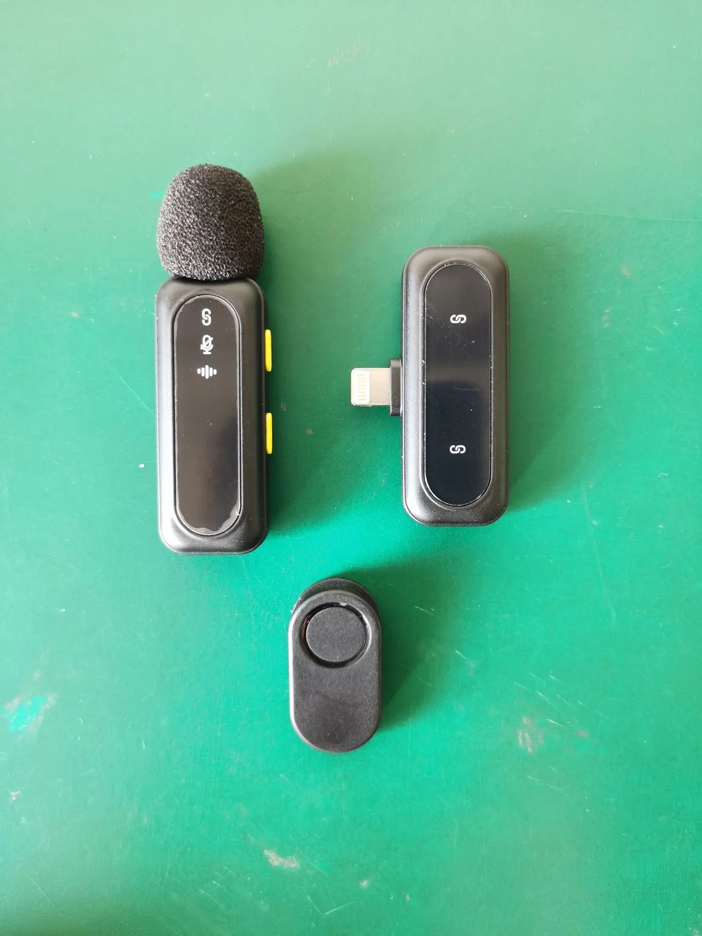 Wireless Lavalier Microphone – Professional Lapel Mic with Noise Cancellation for Vlog, Interviews & Conferences